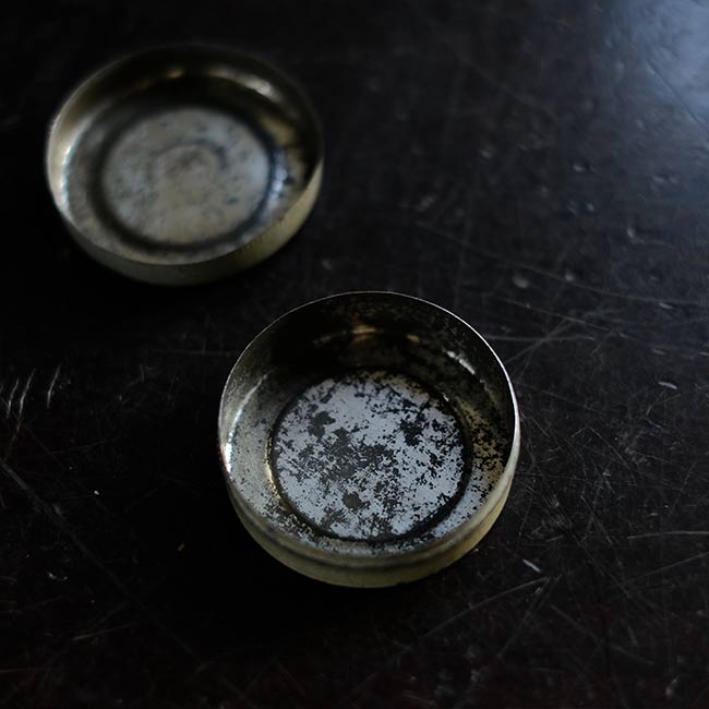 Kalmine 鎮痛剤の缶