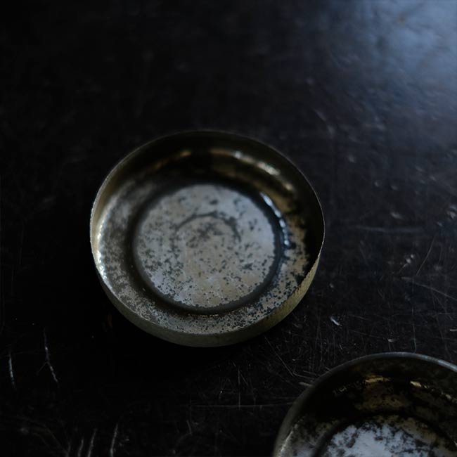 Kalmine 鎮痛剤の缶