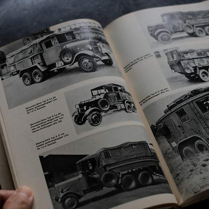 KRAFTFAHRZEUGE UND PANZER
