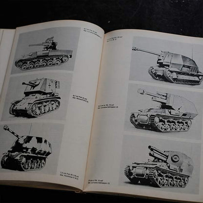 KRAFTFAHRZEUGE UND PANZER