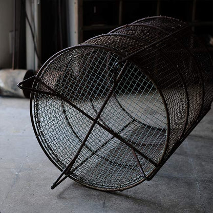 Wire wastebasket