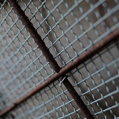 Wire wastebasket