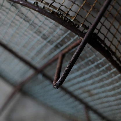 Wire wastebasket