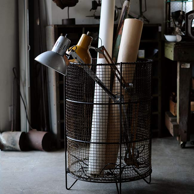 Wire wastebasket