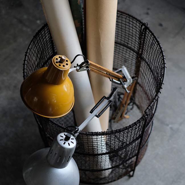 Wire wastebasket