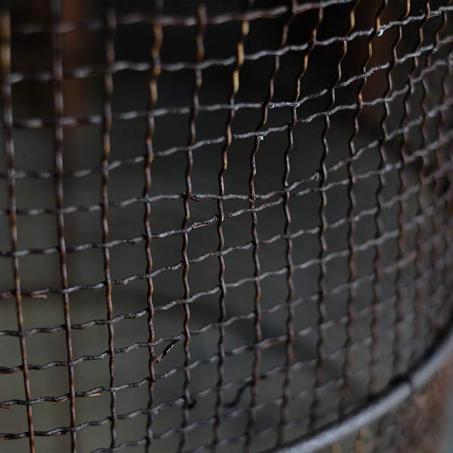 Wire wastebasket