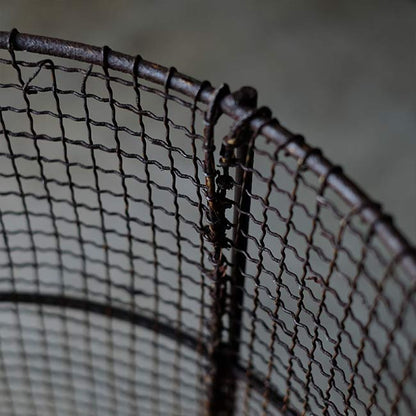 Wire wastebasket