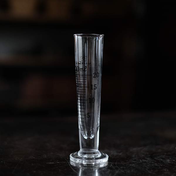メスシリンダー 20ml