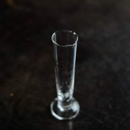 メスシリンダー 20ml