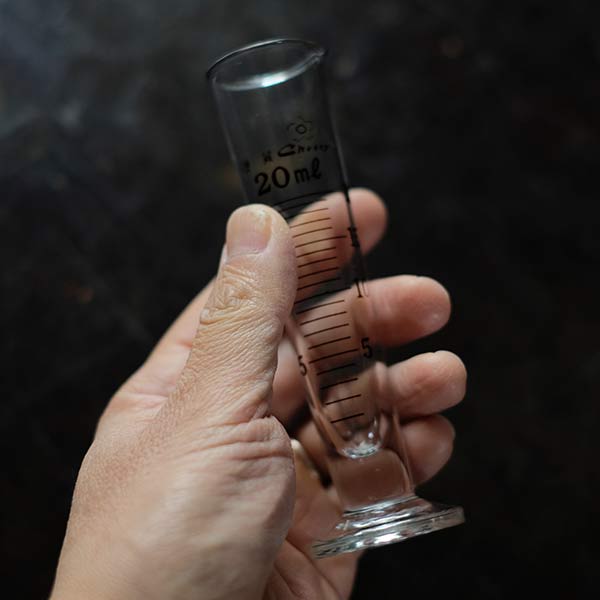 メスシリンダー 20ml