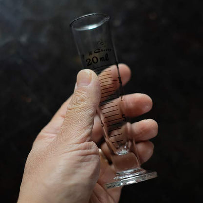 メスシリンダー 20ml