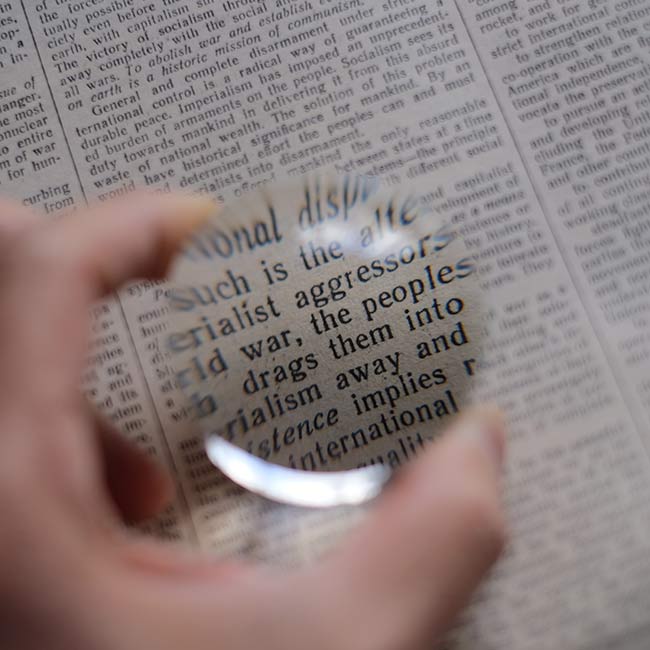 Japan Heart Foundation Tabletop Magnifying Glass