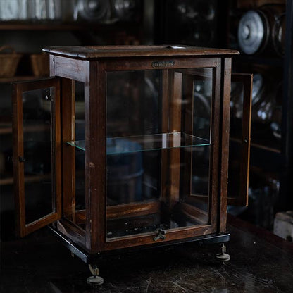 A showcase using a scale case