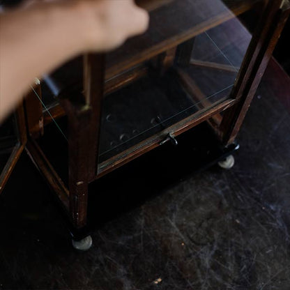 A showcase using a scale case