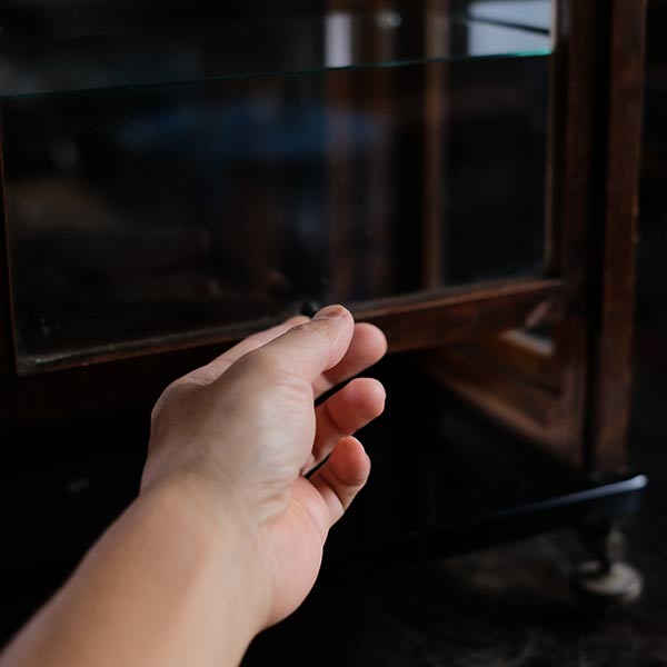 A showcase using a scale case