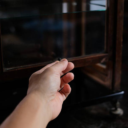 A showcase using a scale case