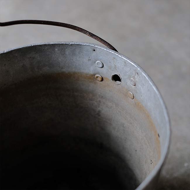 アルミのバケツ