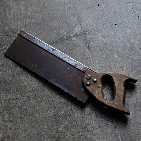 One-handed saw