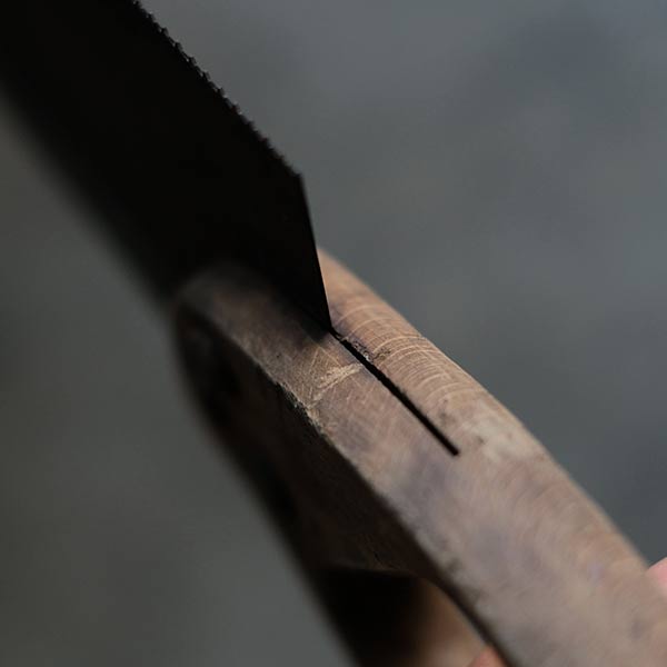 One-handed saw