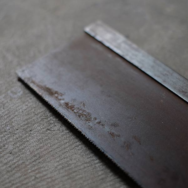 One-handed saw