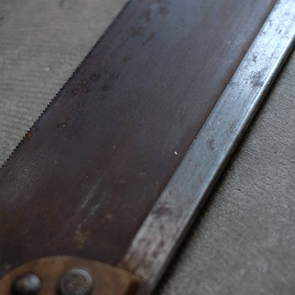 One-handed saw