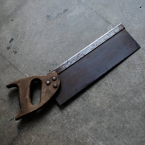 One-handed saw