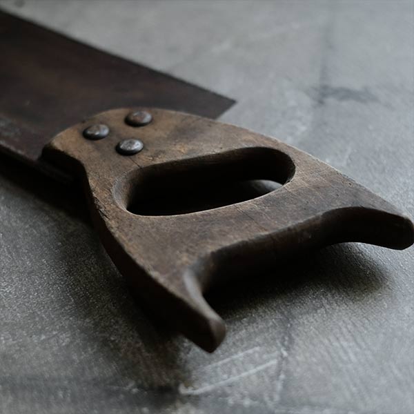 One-handed saw