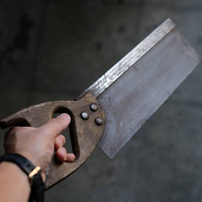 One-handed saw