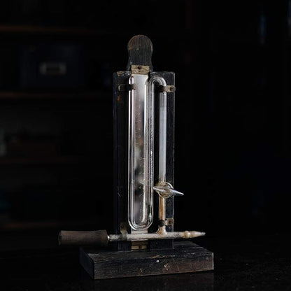 U-shaped vacuum gauge