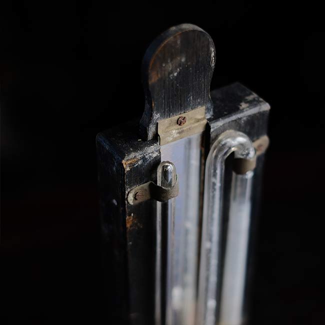 U-shaped vacuum gauge