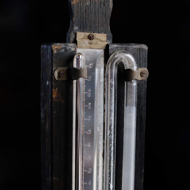 U-shaped vacuum gauge
