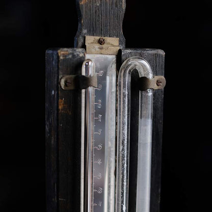 U-shaped vacuum gauge