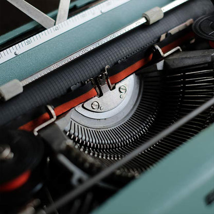 OLIVETTI Lettera 32 Typewriter