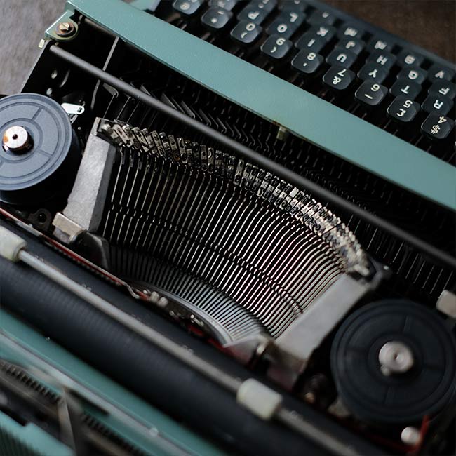 OLIVETTI Lettera 32 Typewriter