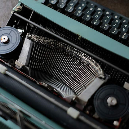 OLIVETTI Lettera 32 Typewriter
