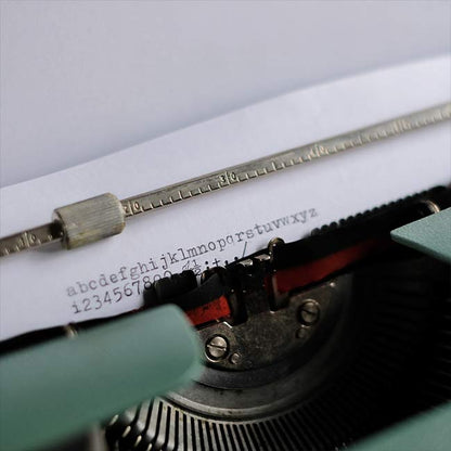 OLIVETTI Lettera 32 Typewriter