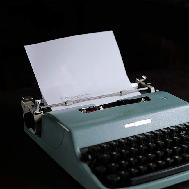 OLIVETTI Lettera 32 Typewriter