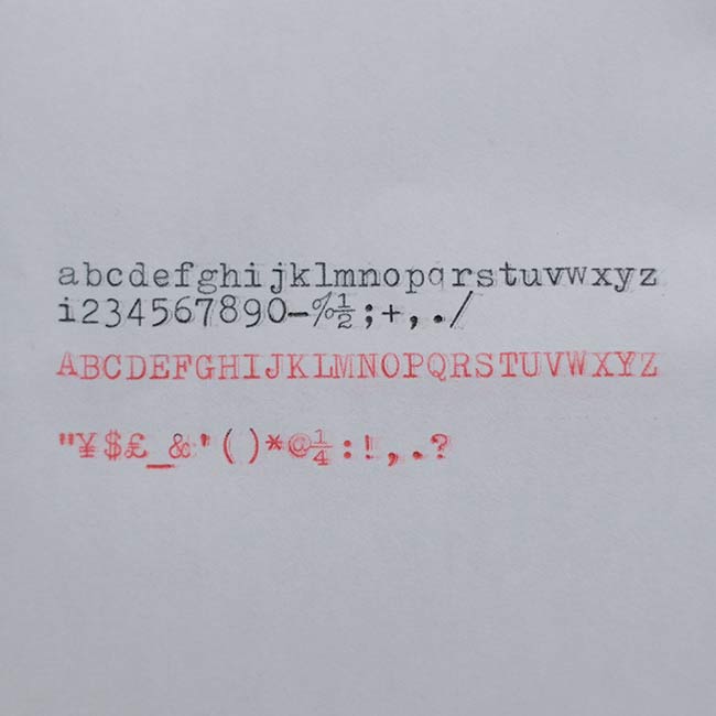 OLIVETTI Lettera 32 Typewriter