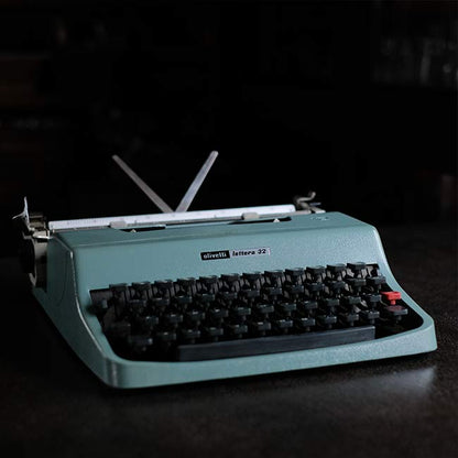 OLIVETTI Lettera 32 Typewriter