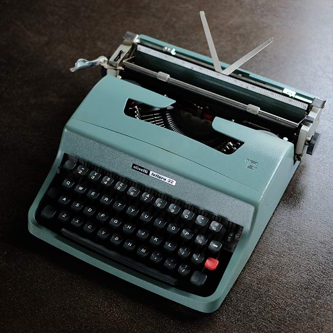 OLIVETTI Lettera 32 Typewriter