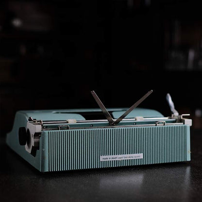 OLIVETTI Lettera 32 Typewriter