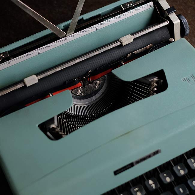 OLIVETTI Lettera 32 Typewriter