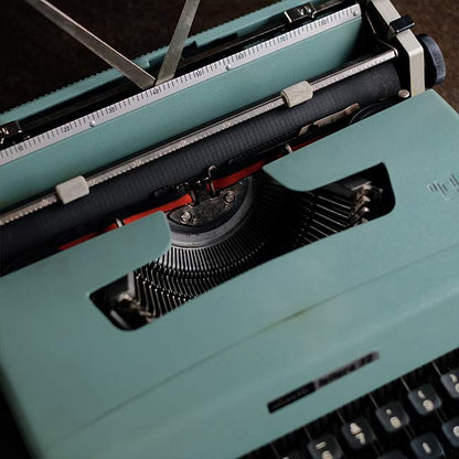 OLIVETTI Lettera 32 Typewriter