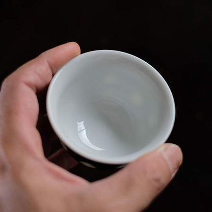 水玉の湯呑み