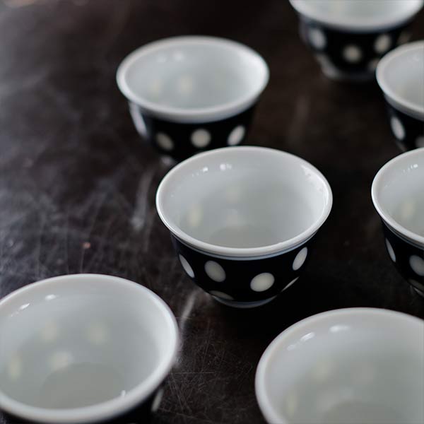 水玉の湯呑み
