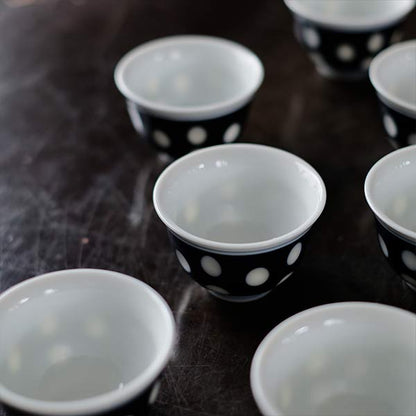 水玉の湯呑み