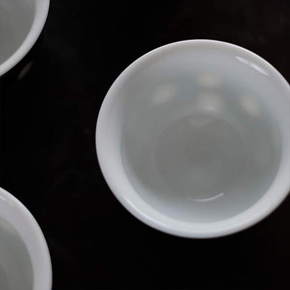 水玉の湯呑み