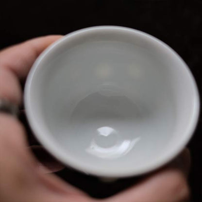 水玉の湯呑み