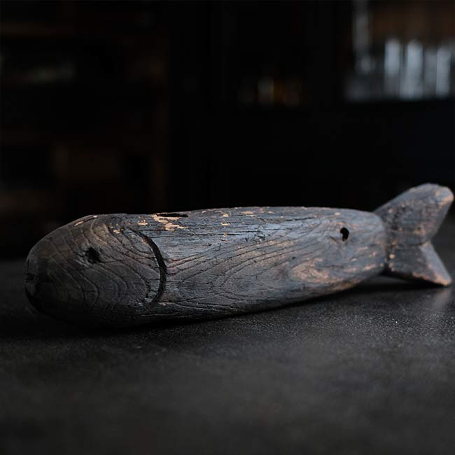 自在鉤の横木の魚