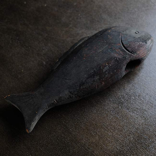 自在鉤の横木の魚